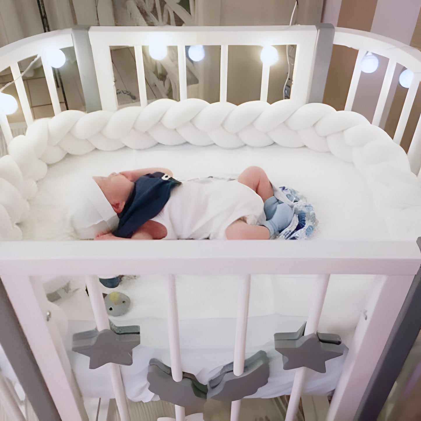 Babybett-Rückwand – CozyNest Guard