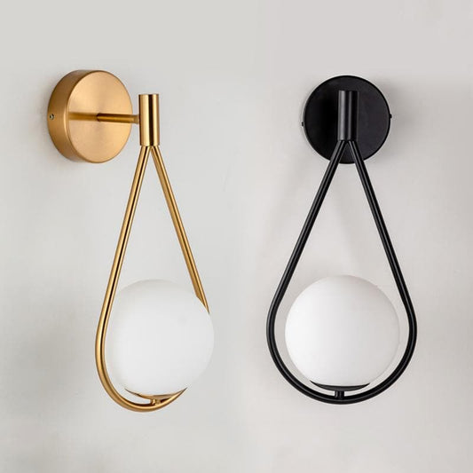 RoyaleGlow Elegante Metallrahmen Glas Ball Wandleuchte - Moderne Wohnbeleuchtung