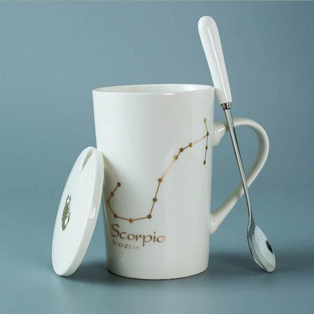 In The Stars Sternzeichen-Kaffeetasse mit Löffel und Deckel