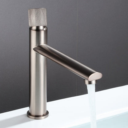 Moderner Wasserhahn mit schlanker Form – Platzsparend & ästhetisch