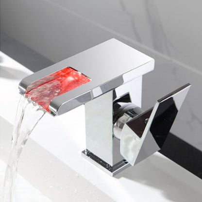 Modernes Badezimmer-Highlight – LED-Wasserhahn mit farbiger Beleuchtung