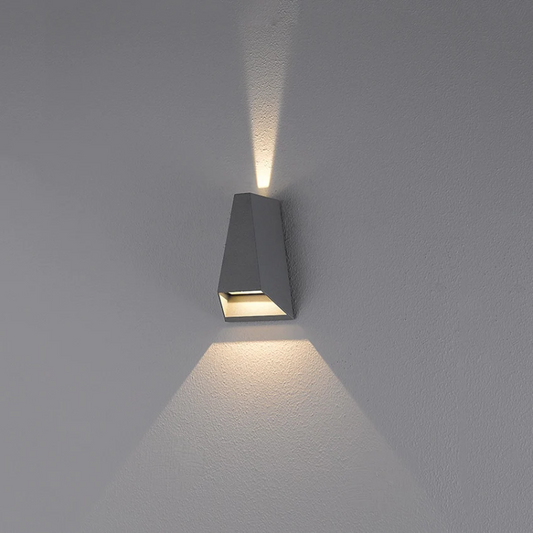 Pyramidenförmige, wasserdichte Wandlampe