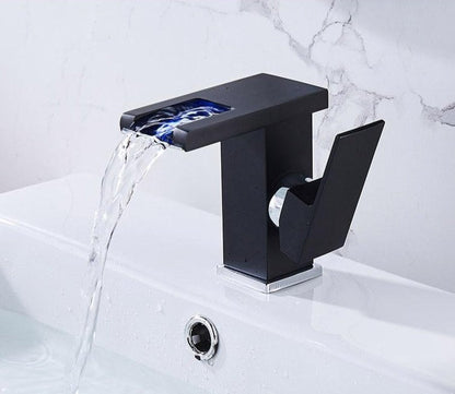 Modernes Badezimmer-Highlight – LED-Wasserhahn mit farbiger Beleuchtung