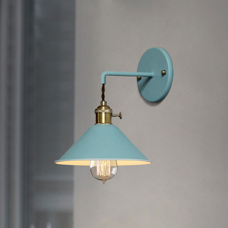 Wandlampe aus farbigem Metall im Vintage-Stil im Landhausstil