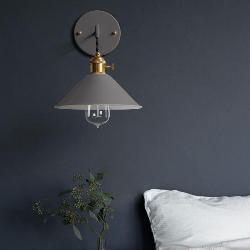 Wandlampe aus farbigem Metall im Vintage-Stil im Landhausstil