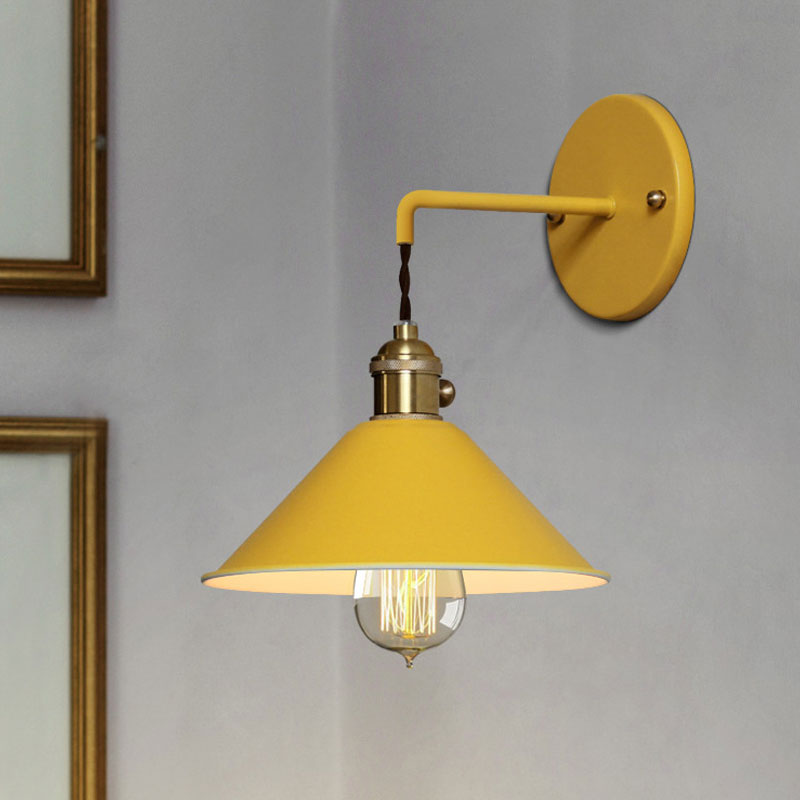 Wandlampe aus farbigem Metall im Vintage-Stil im Landhausstil