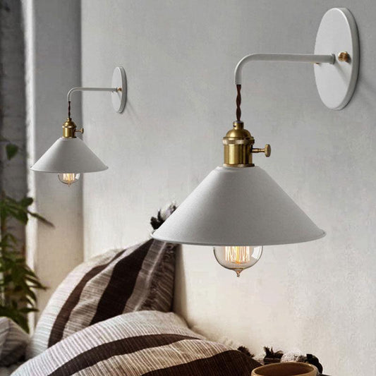 Wandlampe aus farbigem Metall im Vintage-Stil im Landhausstil