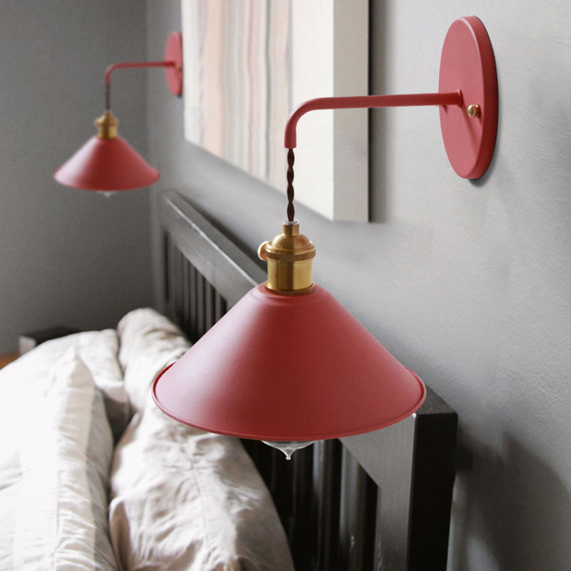 Wandlampe aus farbigem Metall im Vintage-Stil im Landhausstil