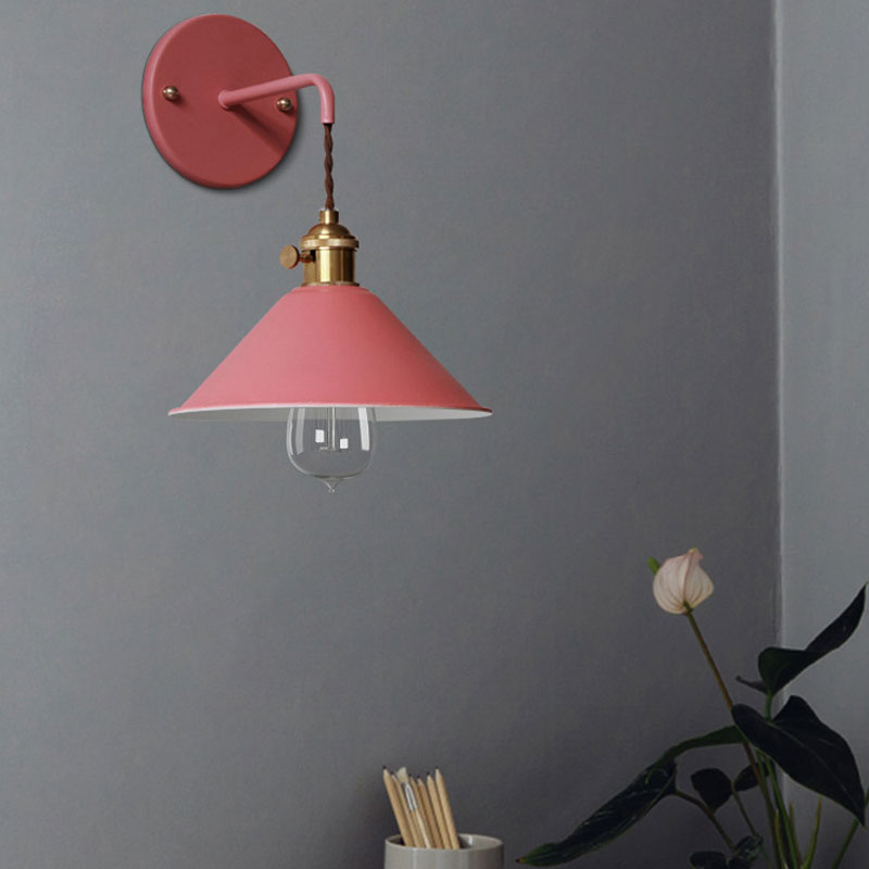 Wandlampe aus farbigem Metall im Vintage-Stil im Landhausstil