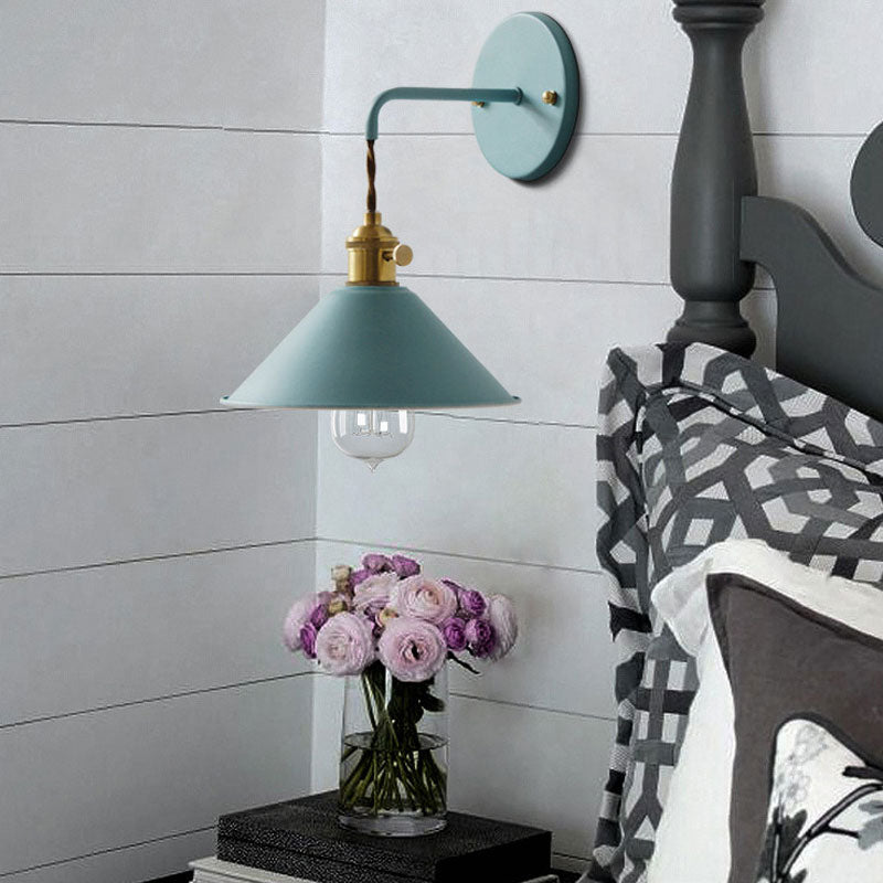 Wandlampe aus farbigem Metall im Vintage-Stil im Landhausstil