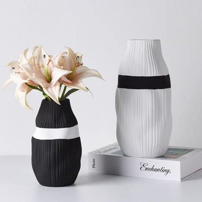 Garduru Strukturierte Keramikvase mit Kontrastband | Elegantes Design | Dekoration für Zuhause | Schwarz oder Weiß