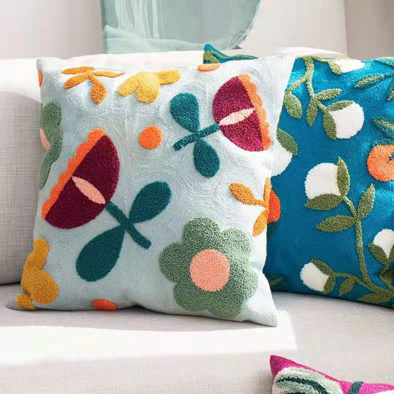 BotanicaLuxe – Strickkissenbezug mit üppigem Blumen- und Dschungelmuster