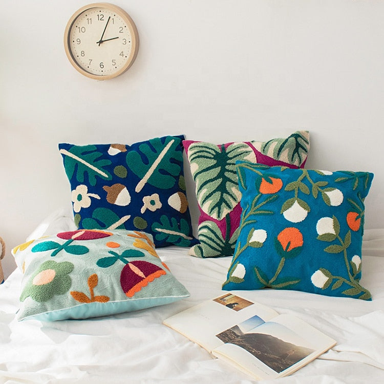 BotanicaLuxe – Strickkissenbezug mit üppigem Blumen- und Dschungelmuster