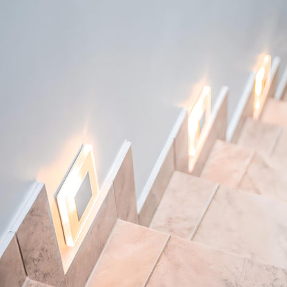 StepGlow – Wasserdichte LED Treppenbeleuchtung mit stilvollem quadratischen Design