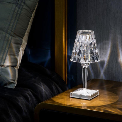 Elegante Tischlampe für moderne Innenräume | CrystalGlow