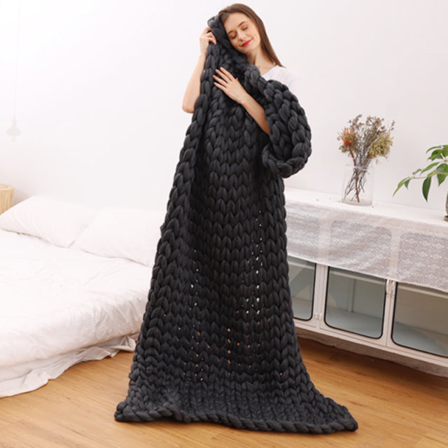 Royaleva Chunky Strickdecke – Handgefertigte Gemütlichkeit für alle Jahreszeiten