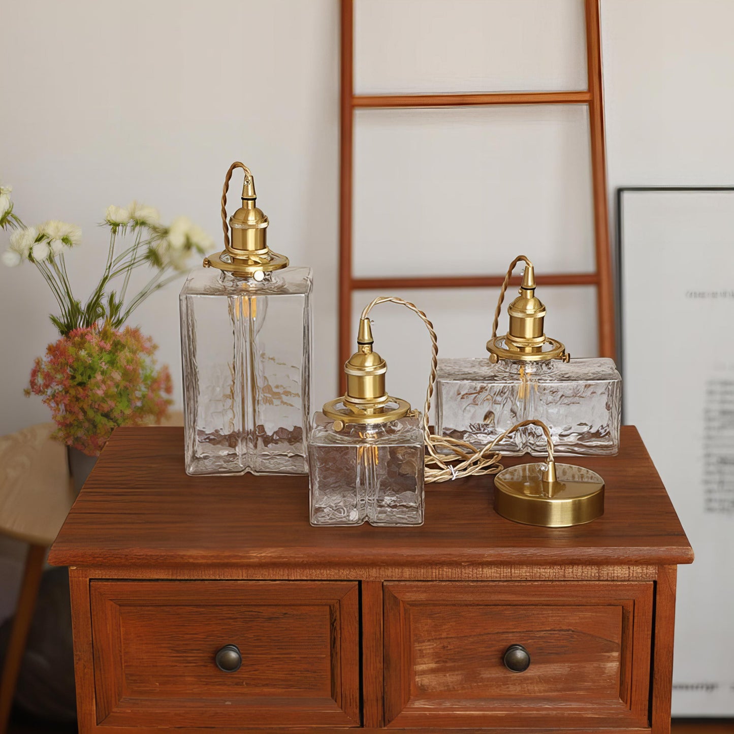 Retro-Moderne Hängeleuchte aus Glas mit goldenem Kabel - Elegante LED-Beleuchtung