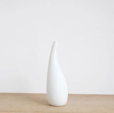 Garduru White Porcelain Vase | Tropfenform Design | Zeitlose Eleganz für Ihr Zuhause