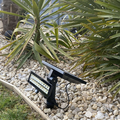 Ultra Starker Solar LED Scheinwerfer mit Bewegungssensor für Garten und Sicherheit