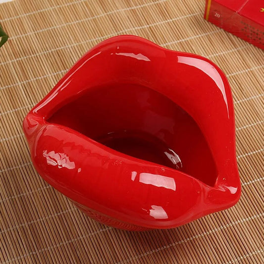 LipArt – Verspielter Keramik-Aschenbecher mit kreativem Design