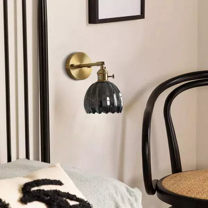 PetalShine - Retro Wandlampe in Blumenform