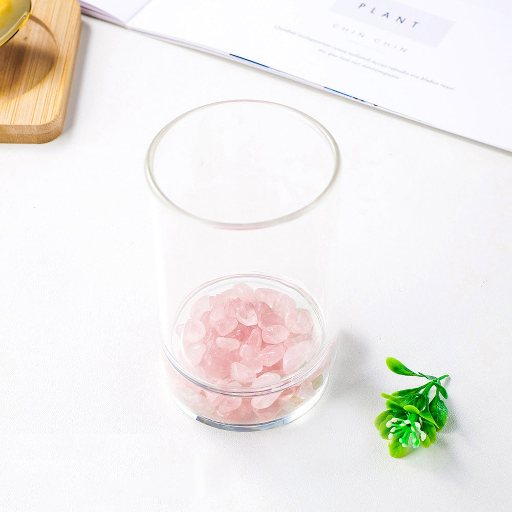 Wasserbecher aus Glas mit natürlichem Edelstein