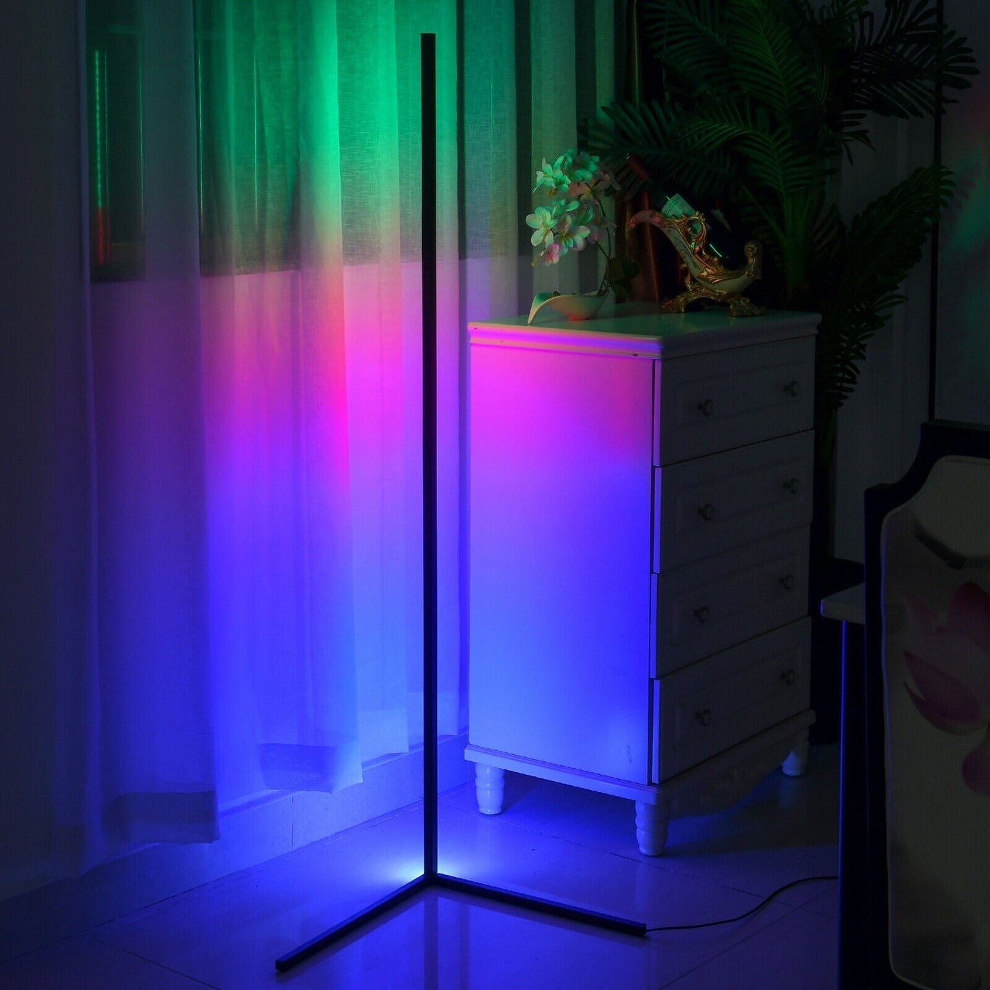 NeoGlow – Futuristische RGB LED Stehlampe mit 16 Millionen Farben, App und Fernbedienung