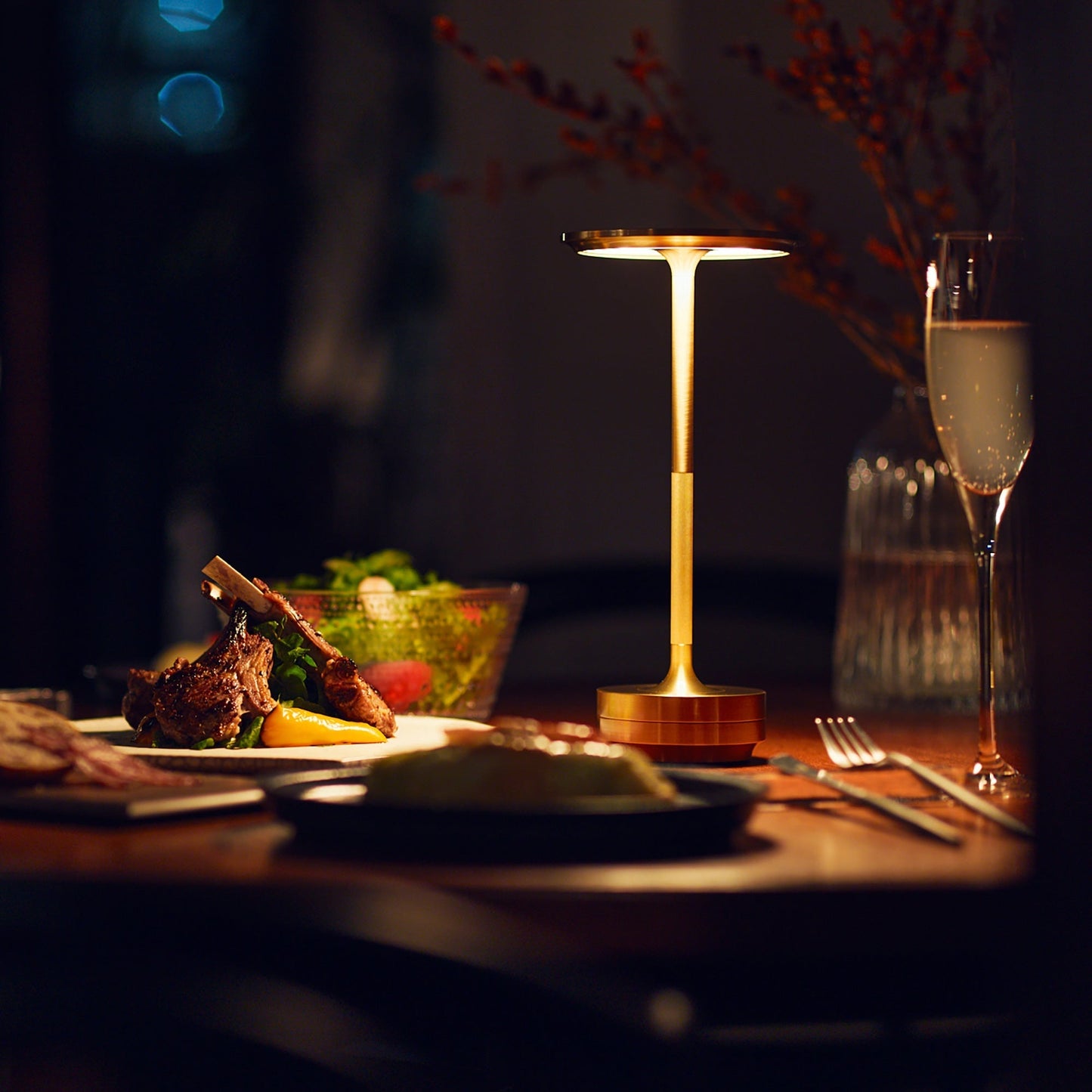 SavoyLuxe – Tischlampe mit zeitlosem Design und fortschrittlichen Funktionen