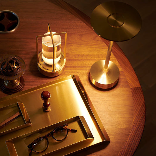 AuroraLux – Tischlampe mit minimalistischem Design und Touch-Steuerung