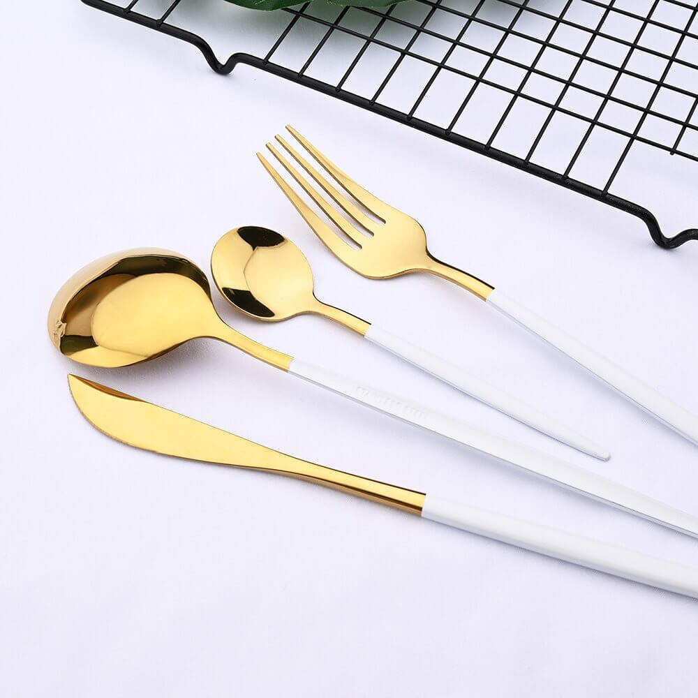 Moderne goldene Bestecksets