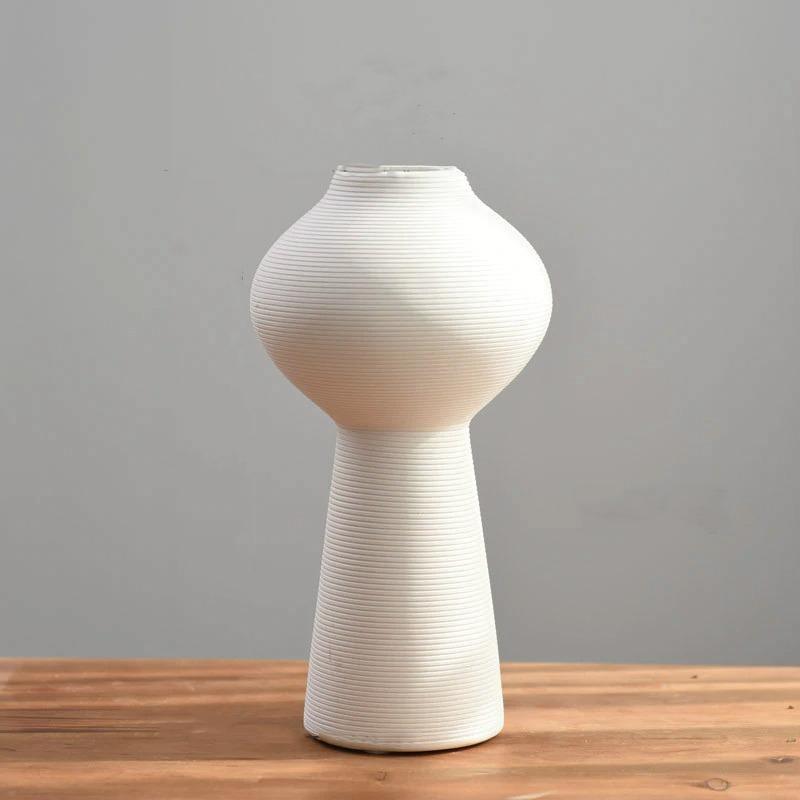 Garduru Eleganz Vase | Minimalistisches Design | Handgefertigte Weiße Keramikvase | Deko für Zuhause