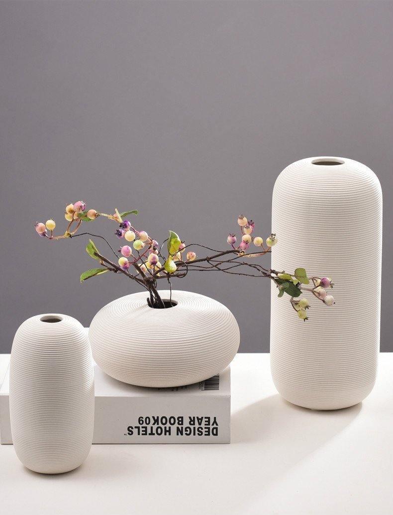 Garduru Eleganz Vase | Minimalistisches Design | Handgefertigte Weiße Keramikvase | Deko für Zuhause