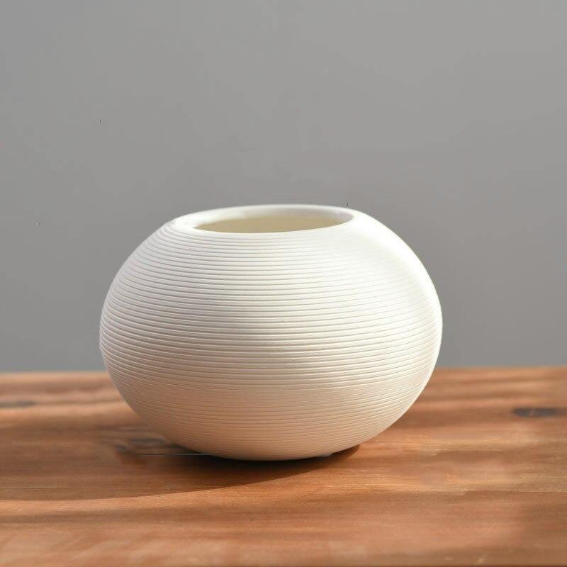 Garduru Eleganz Vase | Minimalistisches Design | Handgefertigte Weiße Keramikvase | Deko für Zuhause