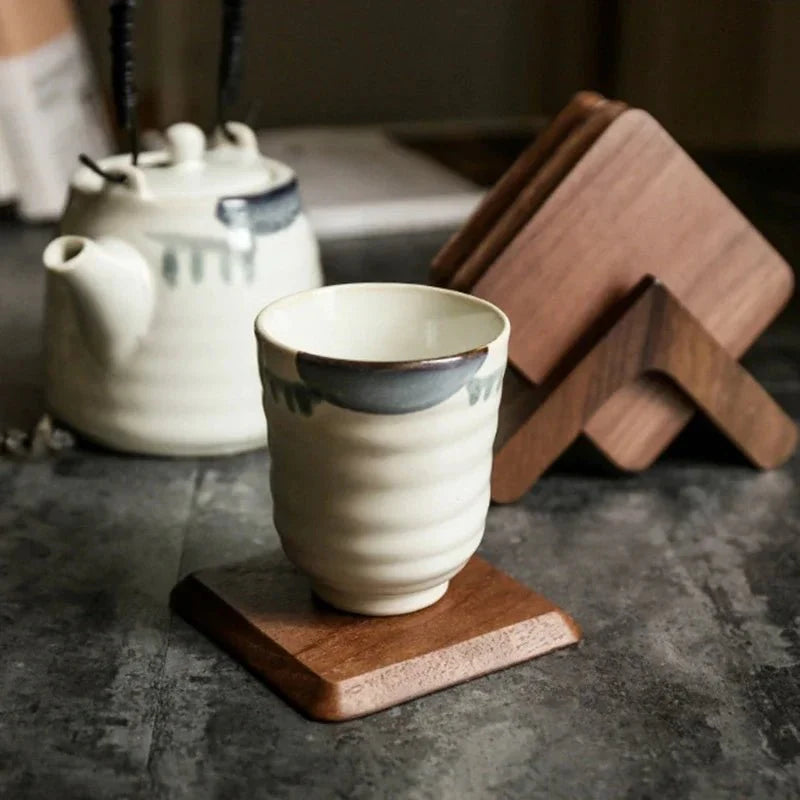 Sechsteilige Walnuss-Untersetzer-Set