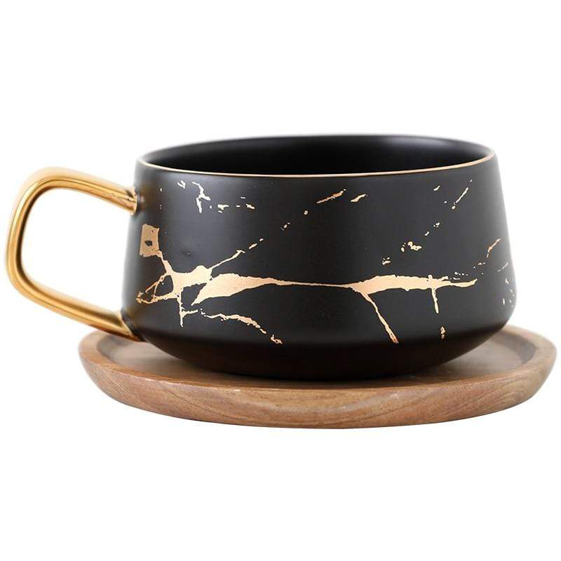 Schlanke Tasse in Schwarz mit goldenem Touch