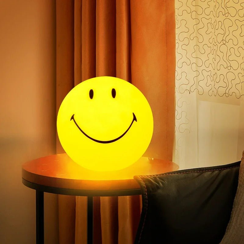 Smiley-Nachtlicht mit wiederaufladbarer LED und Touch-Schalter