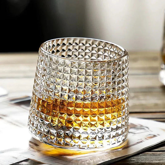 RippleGlaze – Texturiertes Whiskyglas mit rotierendem Design für elegantes Trinken