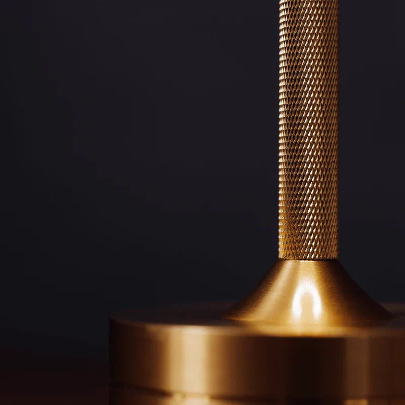 SavoyLuxe – Tischlampe mit zeitlosem Design und fortschrittlichen Funktionen