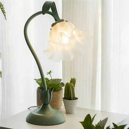 Garduru Adjustable Flower Tischlampe – Elegantes Design mit funktionaler Flexibilität