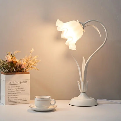 Garduru Adjustable Flower Tischlampe – Elegantes Design mit funktionaler Flexibilität