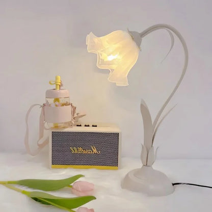 Garduru Adjustable Flower Tischlampe – Elegantes Design mit funktionaler Flexibilität