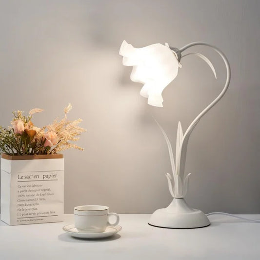 Garduru Adjustable Flower Tischlampe – Elegantes Design mit funktionaler Flexibilität