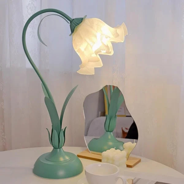 Garduru Adjustable Flower Tischlampe – Elegantes Design mit funktionaler Flexibilität
