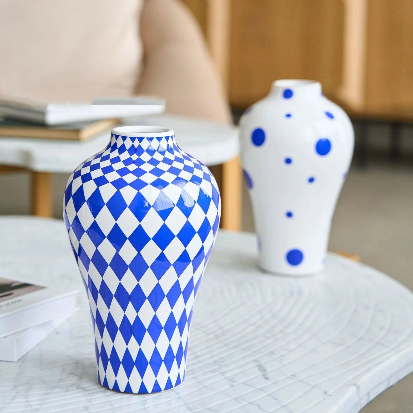 Lebhafte blaue geometrische Keramikvase
