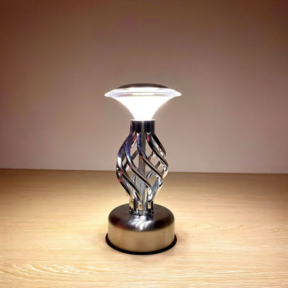Schlanke LED-Tischlampe mit vergoldetem Fuß für elegantes Licht