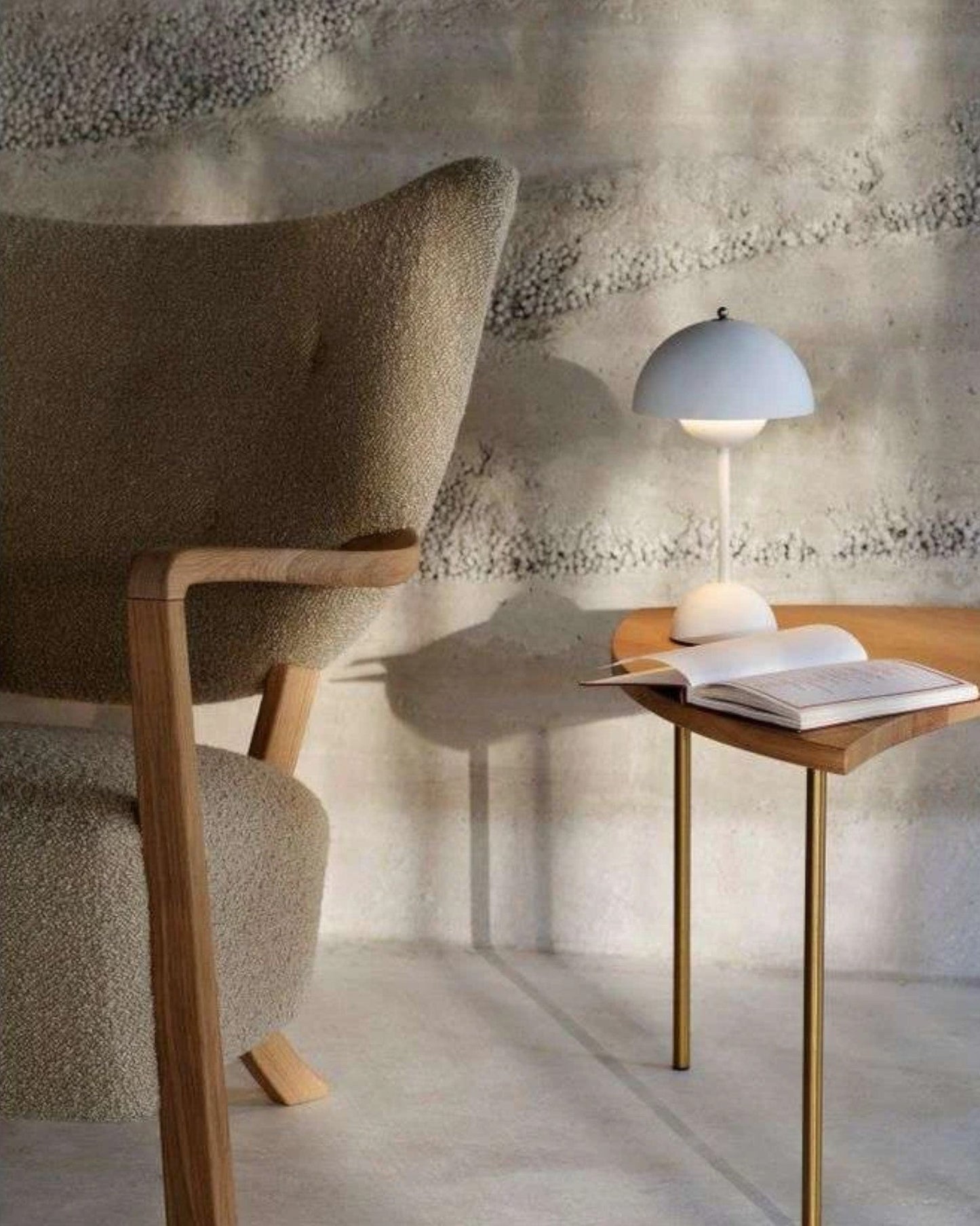 Dome Tischlampe – Retro-Design mit Metallfuß – Vielseitig und Modern