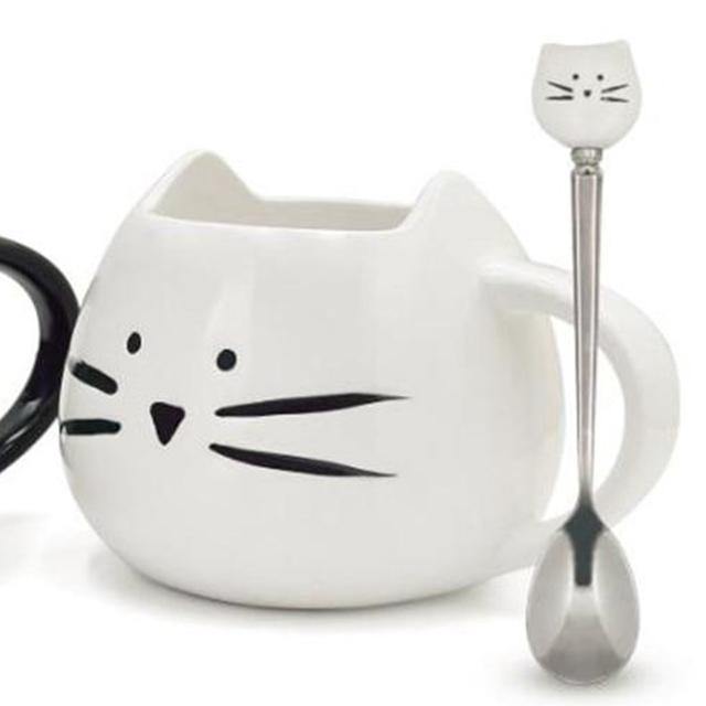 Kaffeetasse mit Löffel und Katzenmotiv