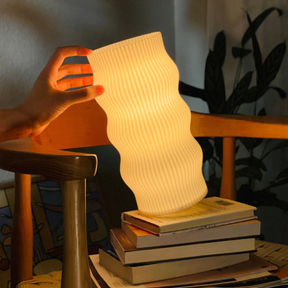 Royallure Französische Falten 3D Schreibtischlampe - Eleganter warmer Glanz für Wohnkultur