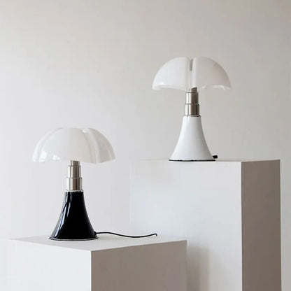 BloomSphere – Luxus Tischlampe mit raffiniertem Blumendesign