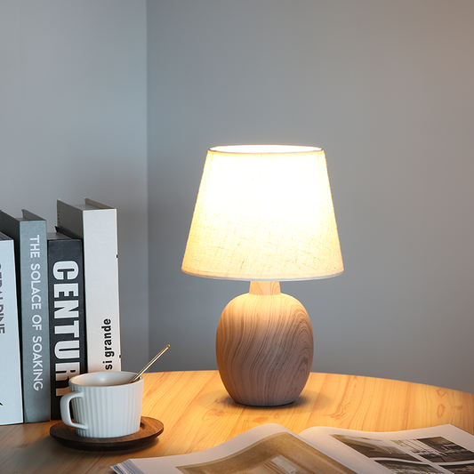 Finn – Moderne Tischlampe mit Stil und Funktionalität
